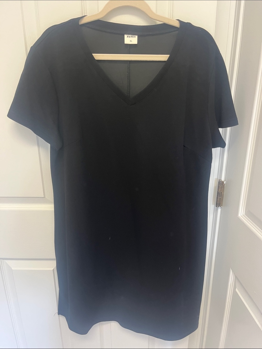 Black V-Neck Short Sleeve Shift Dress